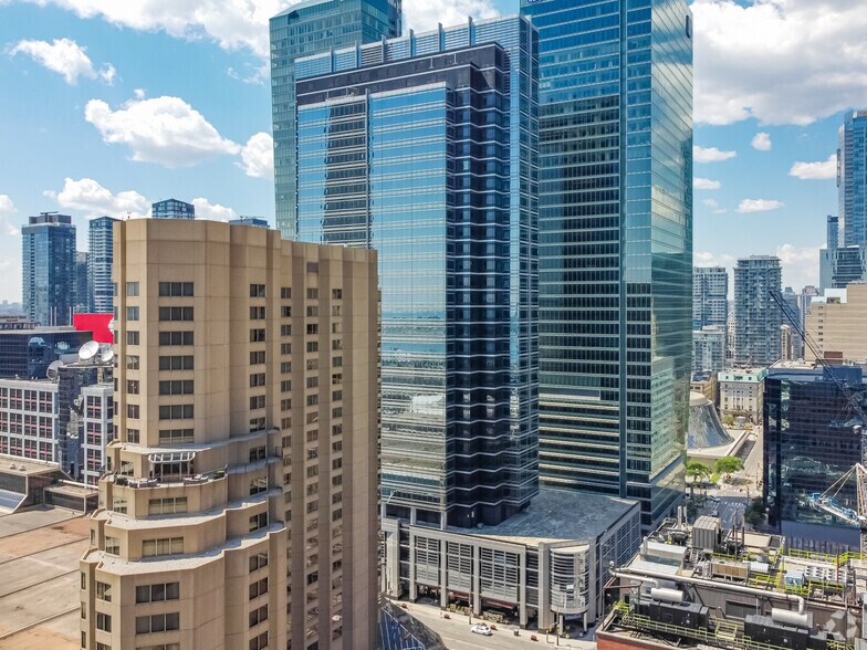 More Photos Of 200 Front St W, Toronto Office For Lease