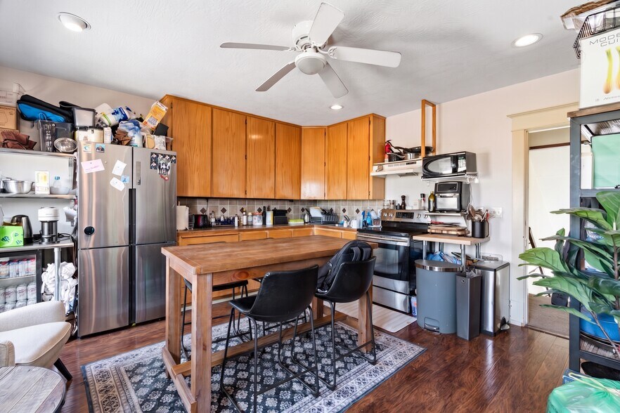 More Photos Of 707 NE 5th St, McMinnville Office For Sale
