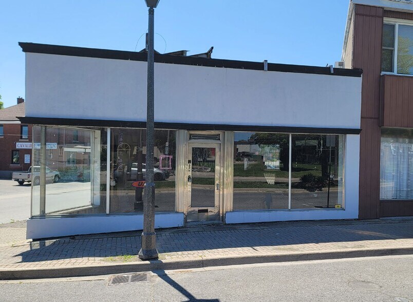 More Photos Of 4728 Valley Way, Niagara Falls Auto Repair For Sale