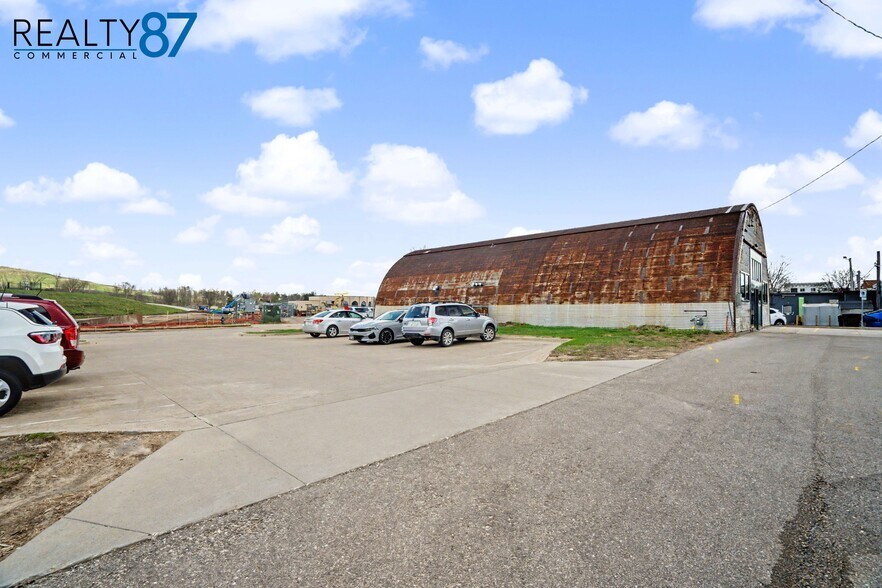 More Photos Of 44 17th Ave SW, Cedar Rapids Warehouse For Lease
