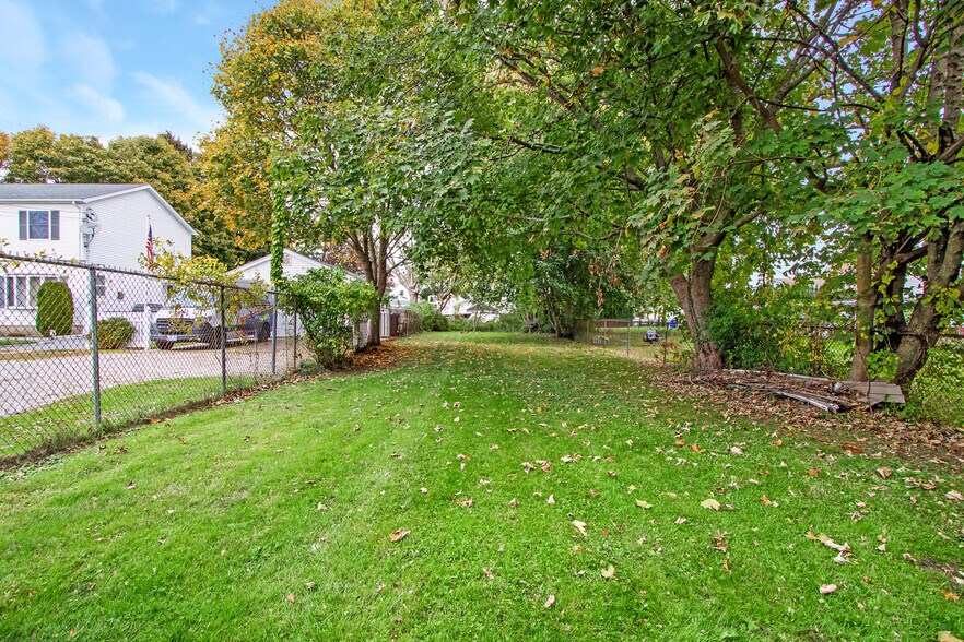 More Photos Of 366 Wood St, Bristol General Retail For Sale