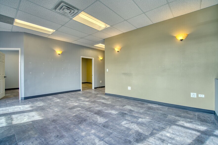 More Photos Of 149 S Briggs St, Erie Storefront Retail Office For Lease