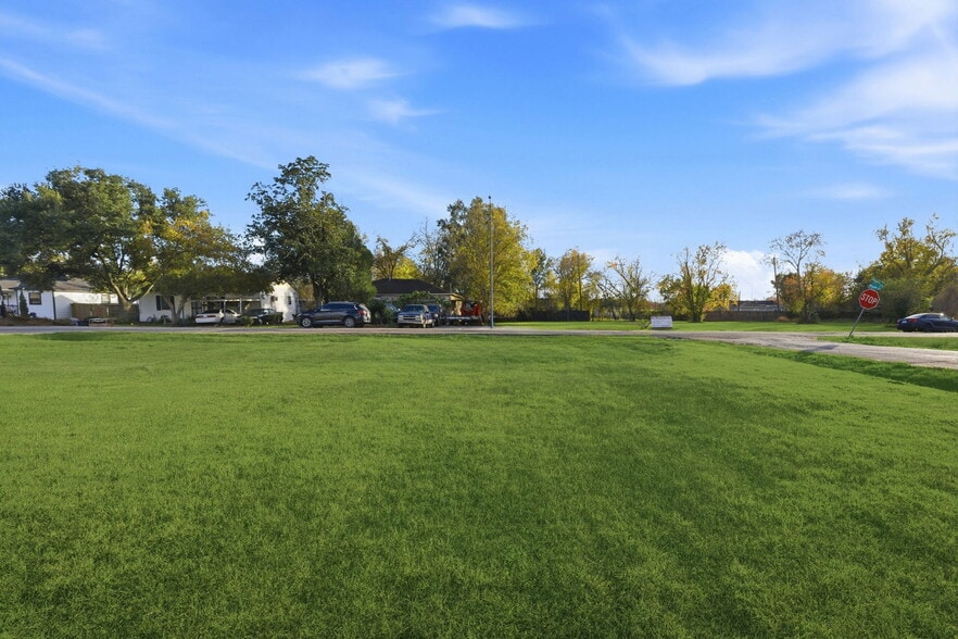 More Photos Of 5043 5045 Higgins and 5035 5037 Paula Street st, Houston Land For Sale