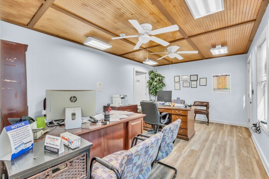 More Photos Of 6522 Polk Ln, Columbia Auto Repair For Sale