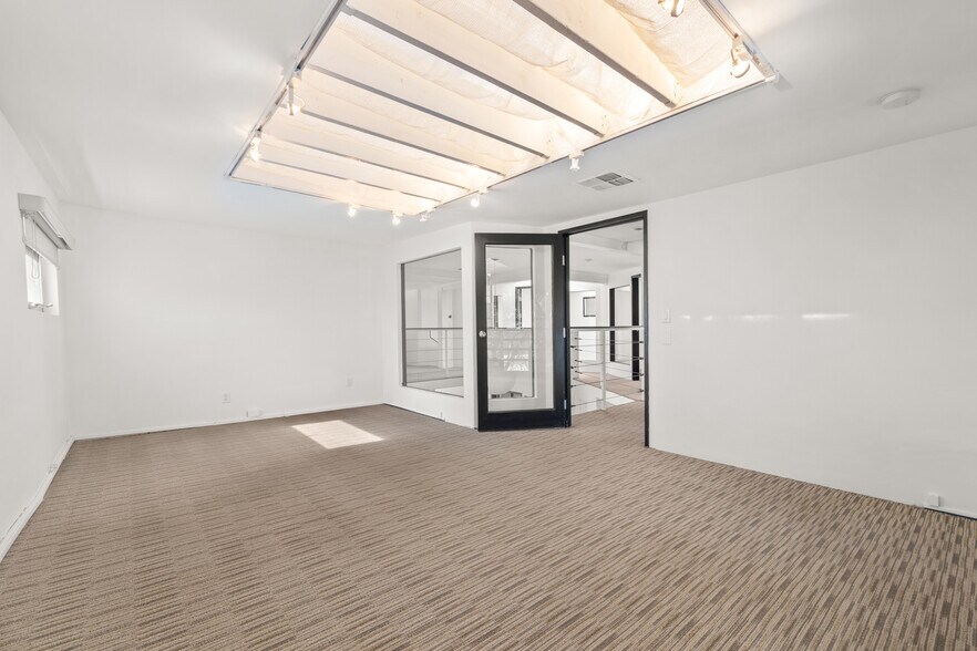 More Photos Of 1350-1352 Abbot Kinney Blvd, Venice Loft Creative Space For Lease