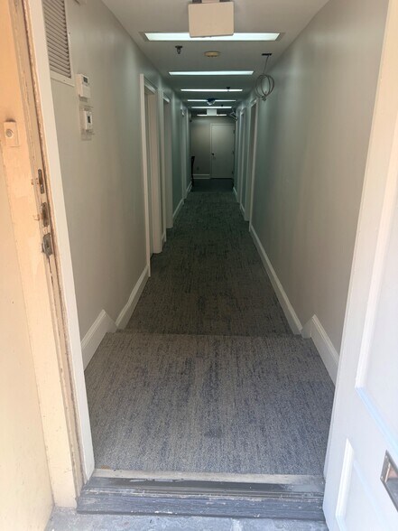 More Photos Of 21 Barnard St, Savannah Office For Lease