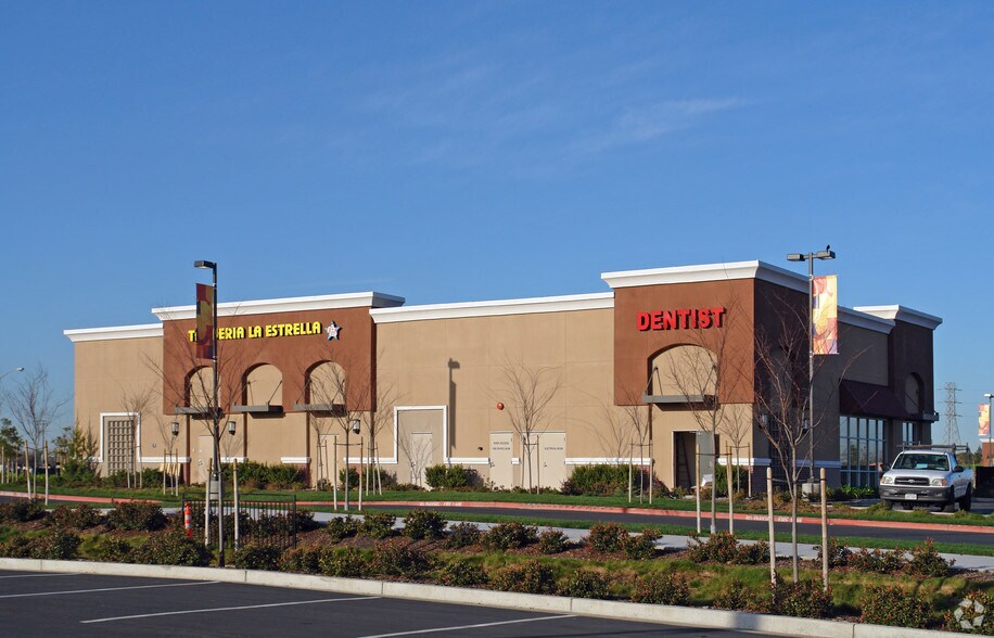 More Photos Of 7431 W Stockton Blvd, Sacramento Freestanding For Lease