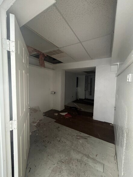 More Photos Of 200 N Beach St, Fort Worth Office For Sale