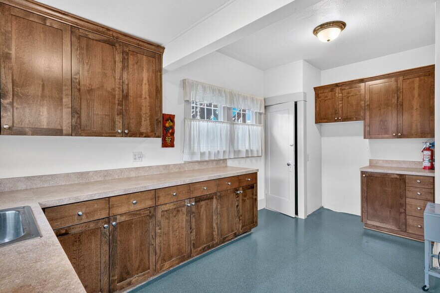 More Photos Of 8606 SE 17th Ave, Portland Office For Lease