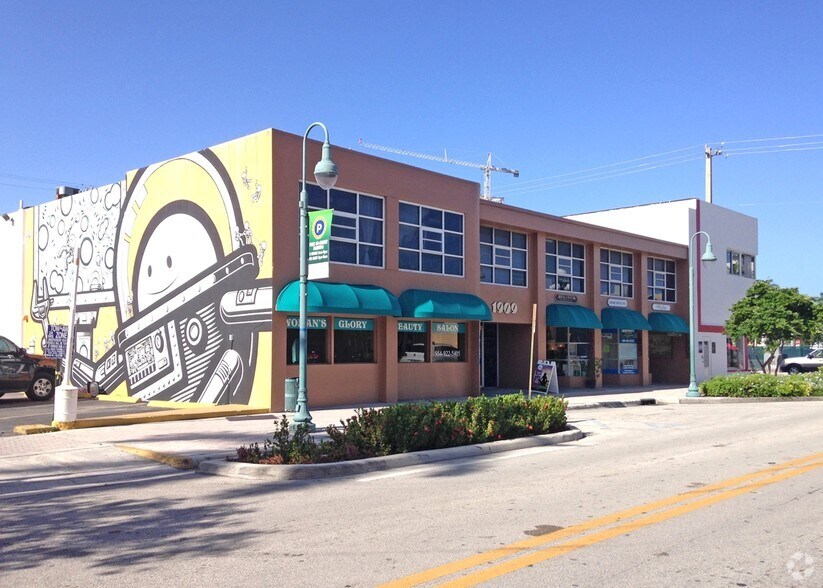 More Photos Of 1909 Harrison St, Hollywood Storefront Retail Office For Sale