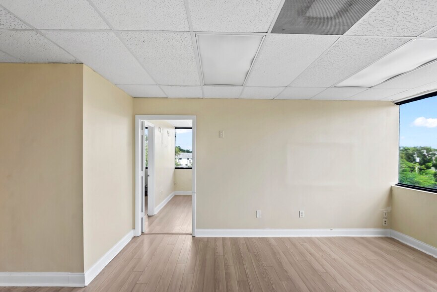 More Photos Of 3201 Griffin Rd, Fort Lauderdale Loft Creative Space For Lease