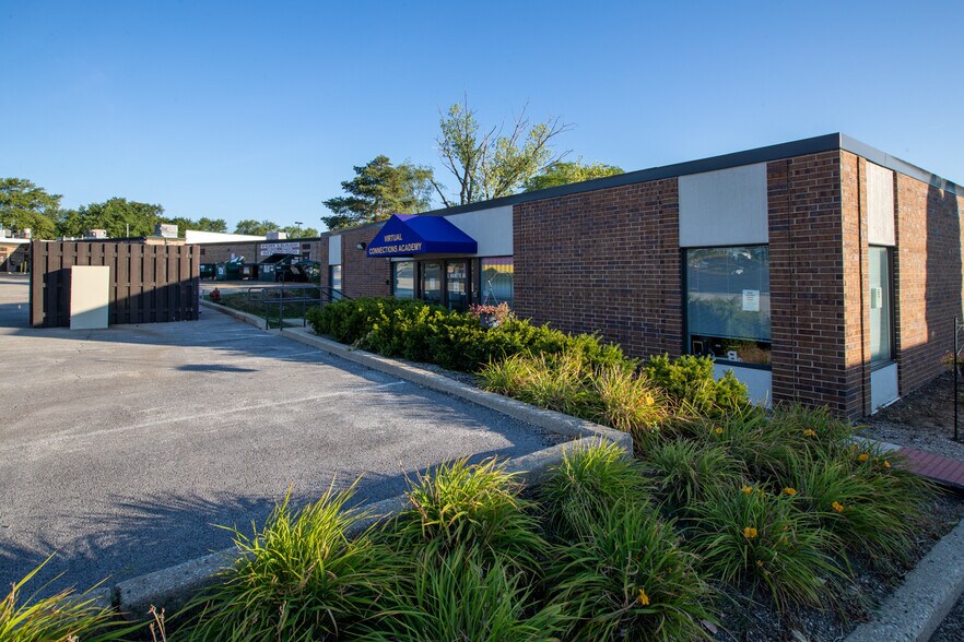 Primary Photo Of 865-909 E Wilmette Rd, Palatine Medical For Lease