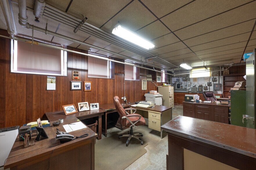 More Photos Of 2333 Northwood Ave, Easton Light Manufacturing For Sale