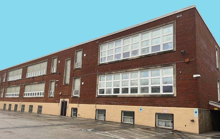 More Photos Of 603 Saint Agnes Ln, Baltimore Schools For Lease