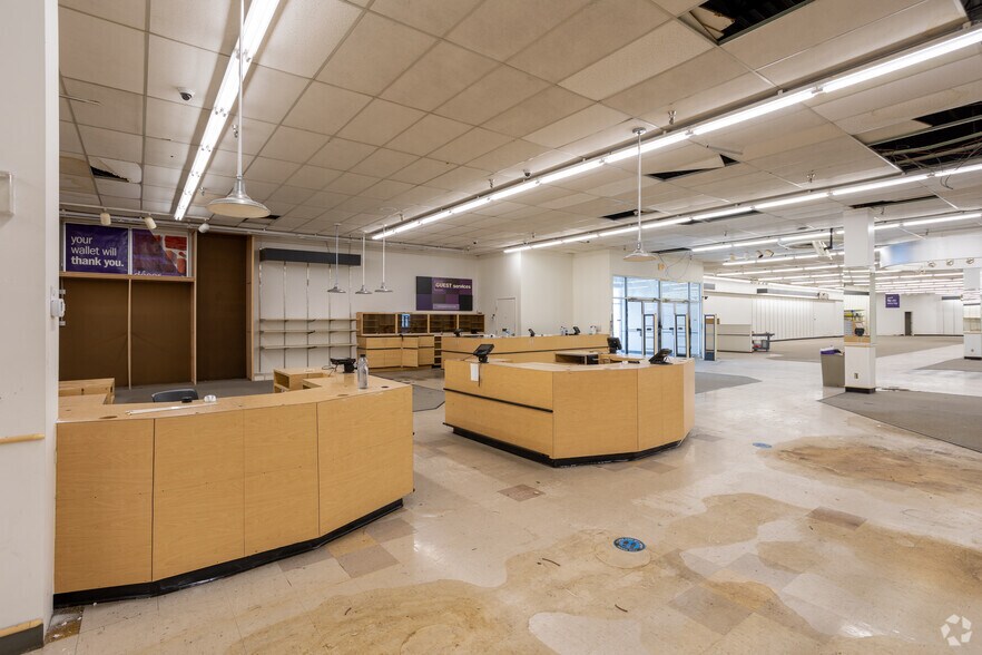 More Photos Of 1160-1300 E Army Post Rd, Des Moines Unknown For Lease