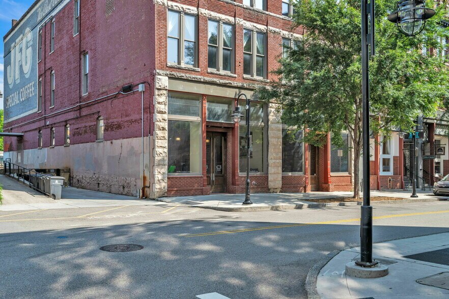 More Photos Of 133 W Jackson Ave, Knoxville Office Residential For Sale