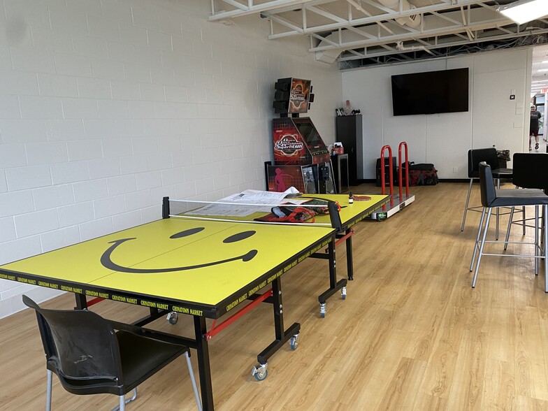 More Photos Of 350 Buell Rd, Rochester Manufacturing For Sale