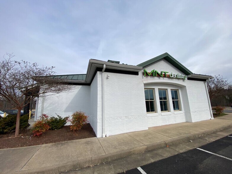 More Photos Of 17119 Wayside Dr, Dumfries General Retail For Sale