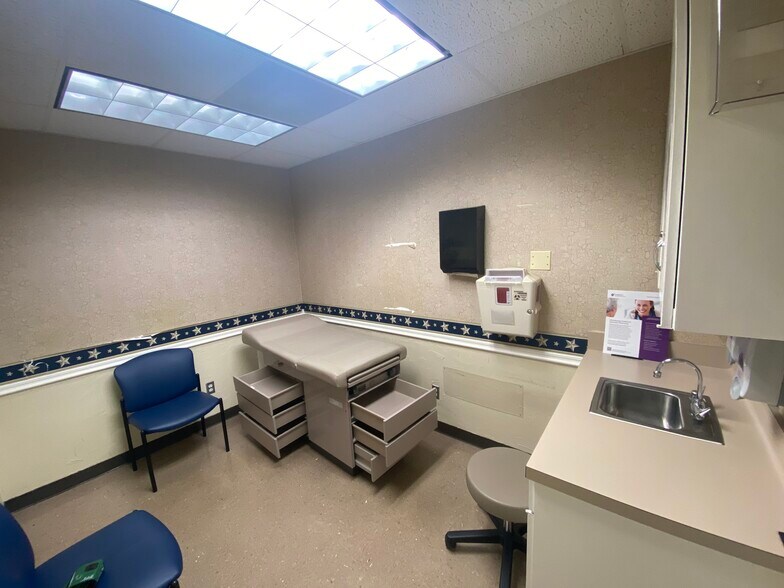 More Photos Of 1718 S Henderson Blvd, Kilgore Medical For Lease