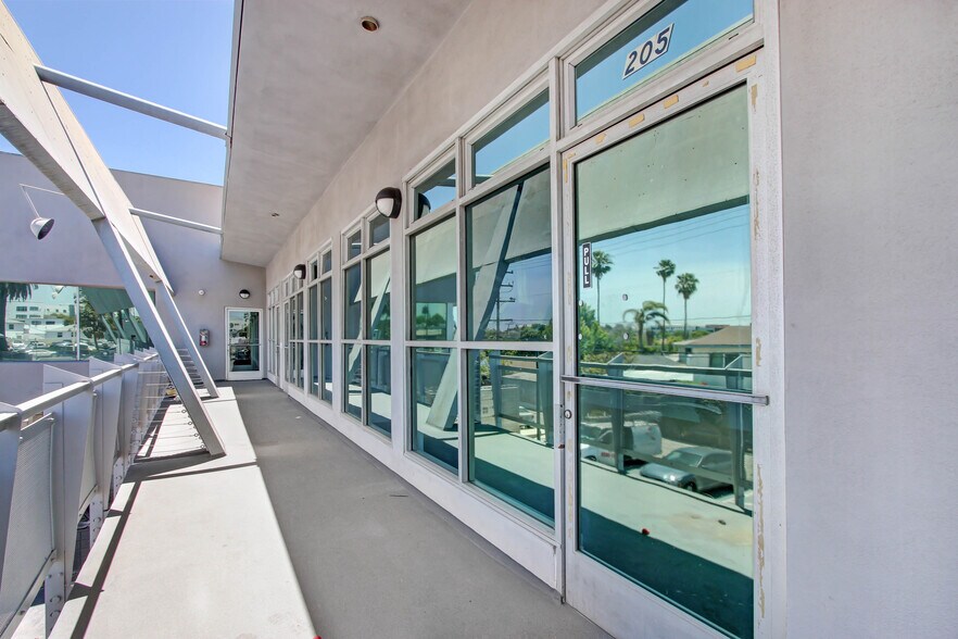 More Photos Of 2812-2820 Santa Monica Blvd, Santa Monica Loft Creative Space For Lease