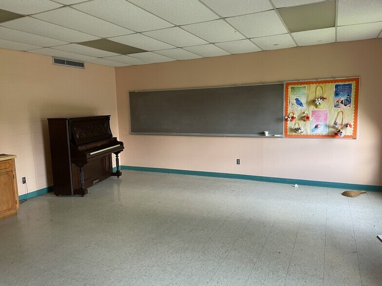 More Photos Of 400 East St N, Talladega Religious Facility For Sale