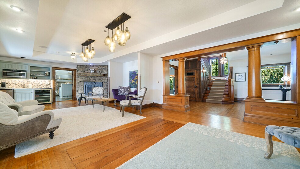 More Photos Of 409 N State St, Franklin Grove Hotel For Sale