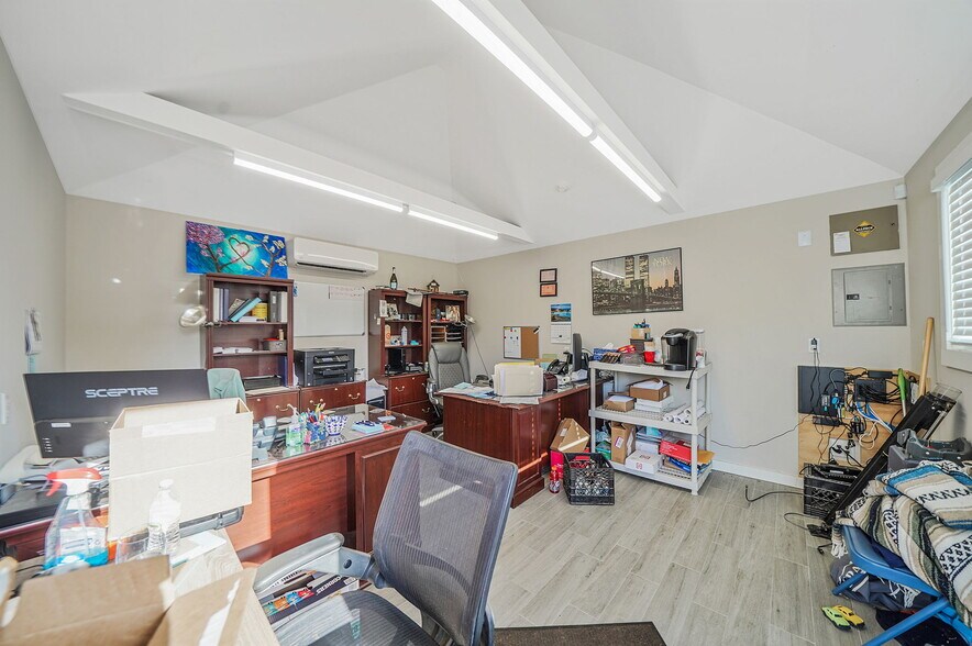 More Photos Of 93 N Clinton Ave, Bay Shore Warehouse For Sale