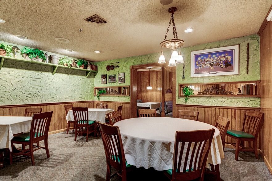 More Photos Of 1702 Park Hill Dr, Gainesville Restaurant For Sale