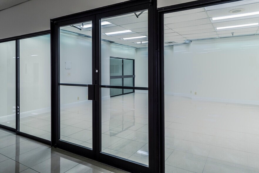 More Photos Of 5400 NW 35th Ave, Fort Lauderdale Warehouse For Lease