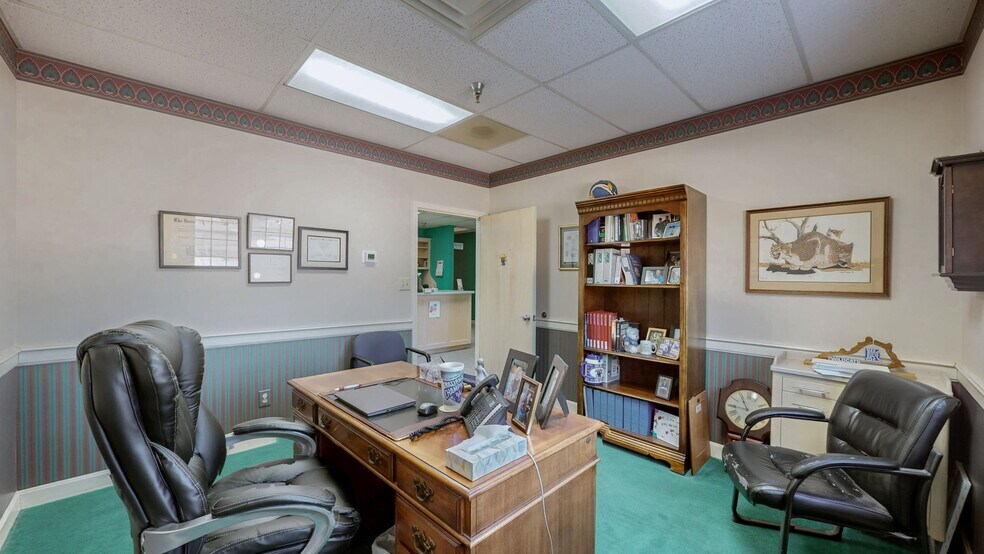 More Photos Of 1701 Spring St, Jeffersonville Medical For Sale