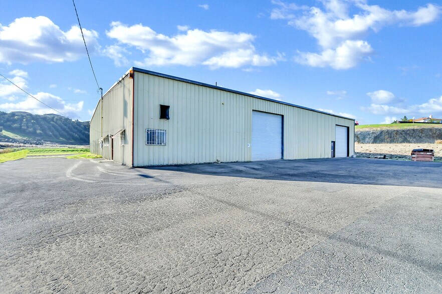 More Photos Of 730 Concord Ave, Brentwood Warehouse For Sale