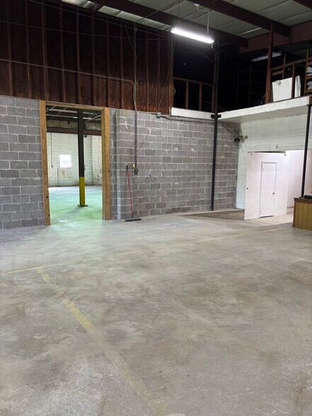 More Photos Of 2032 Sylvester Dr, Moultrie Warehouse For Sale
