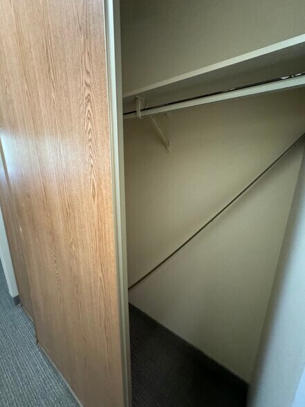 More Photos Of 725 Gibralter St, Norfolk Flex For Sale