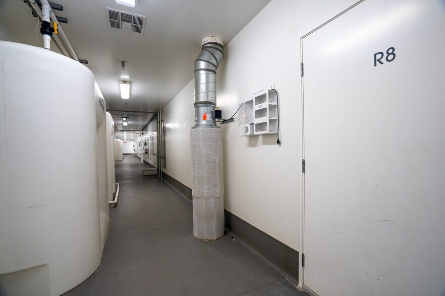 More Photos Of 19533 McLane St, Palm Springs Distribution For Sale