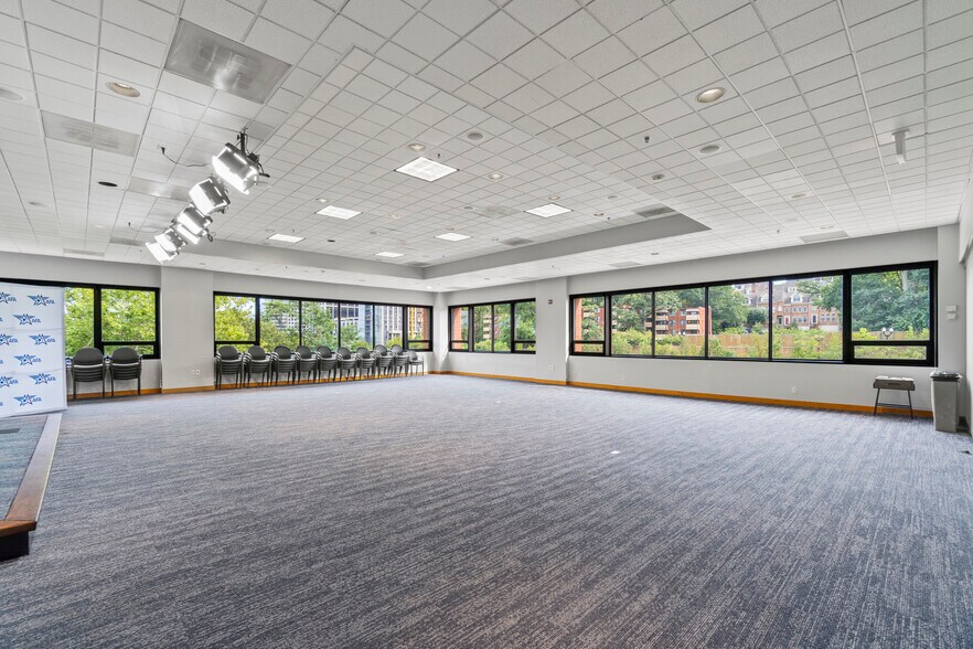 More Photos Of 1501 Langston Blvd, Arlington Office For Sale