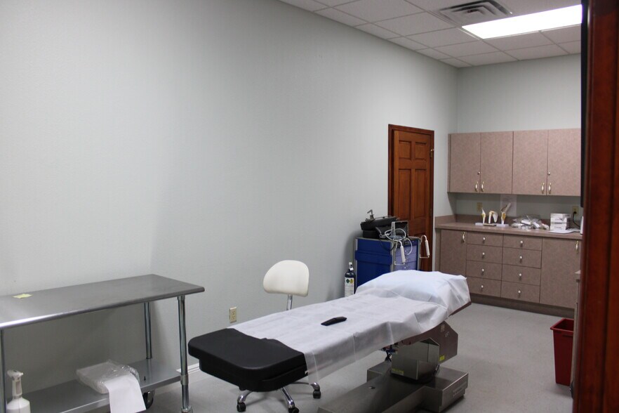 More Photos Of 2831 Alternate 19, Palm Harbor Office For Lease