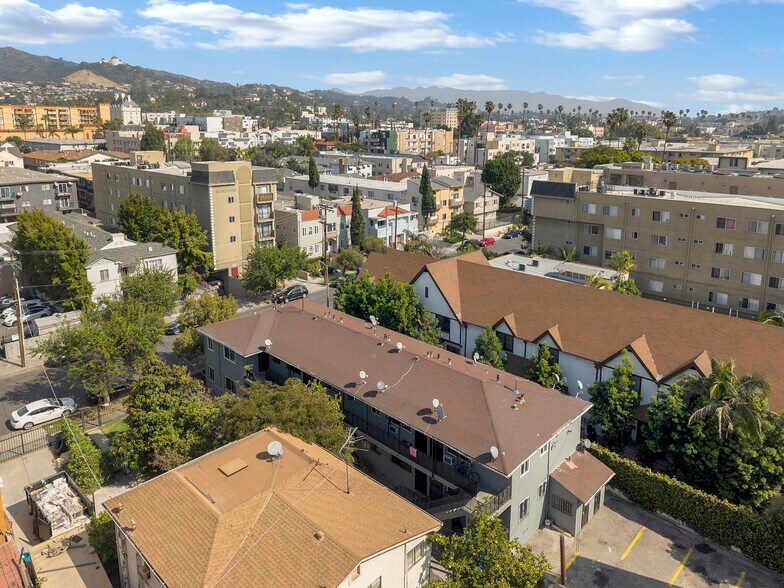 More Photos Of 5440 Harold Way, Los Angeles Apartments For Sale