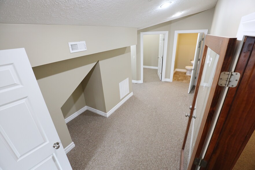 More Photos Of 10850 Pearl Rd, Strongsville Office For Sale