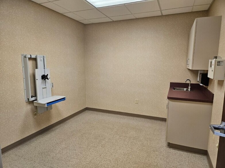 More Photos Of 1600 Sixth Ave, York Medical For Sale