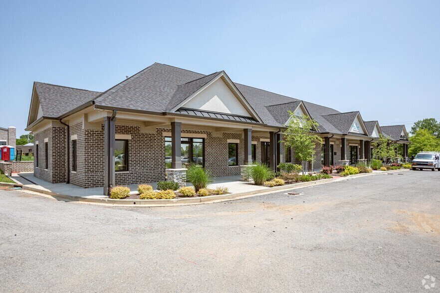 More Photos Of 132 Maple Row Blvd, Hendersonville Medical For Lease