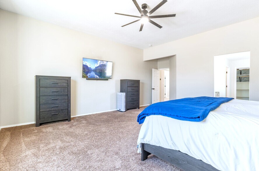 More Photos Of 200 Aldaba Cir NE, Rio Rancho Flex For Sale