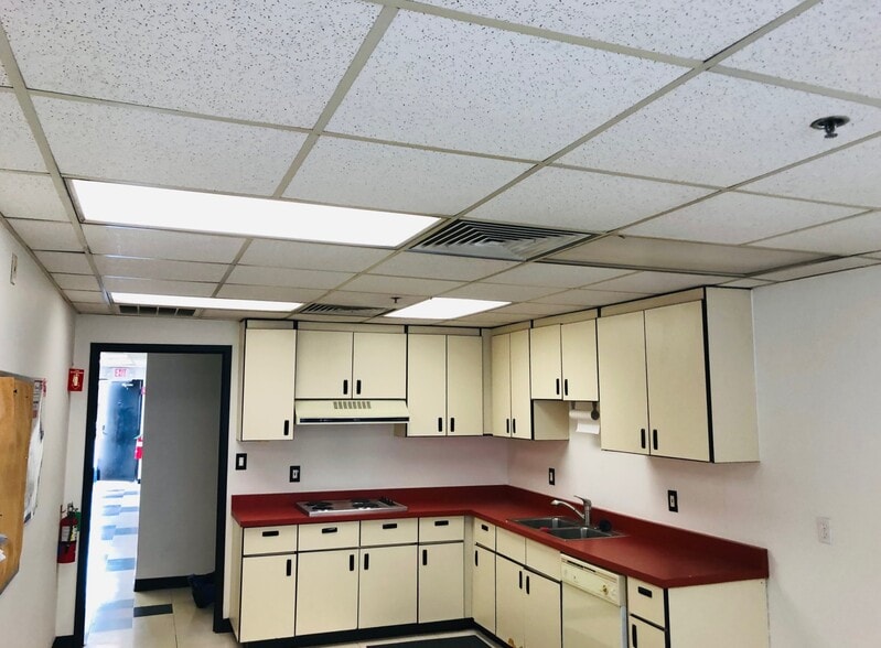 More Photos Of 5353 S Hattie Ave, Oklahoma City Manufacturing For Lease