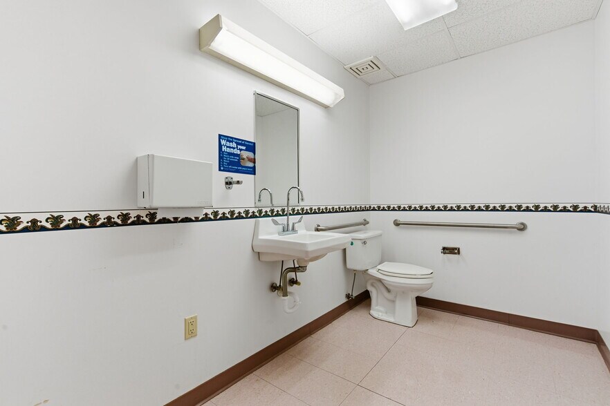 More Photos Of 718 N Martin St, East Prairie Office For Sale