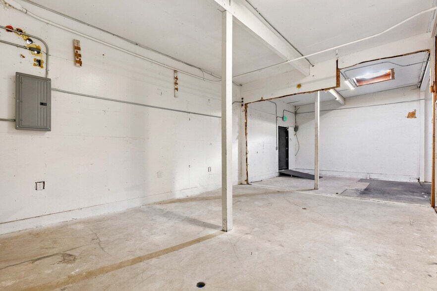 More Photos Of 11285 Goss St, Sun Valley Warehouse For Sale