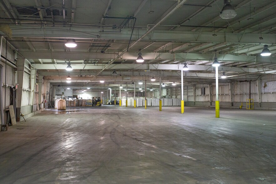 More Photos Of 1550 Phillips St, Dyersburg Manufacturing For Lease