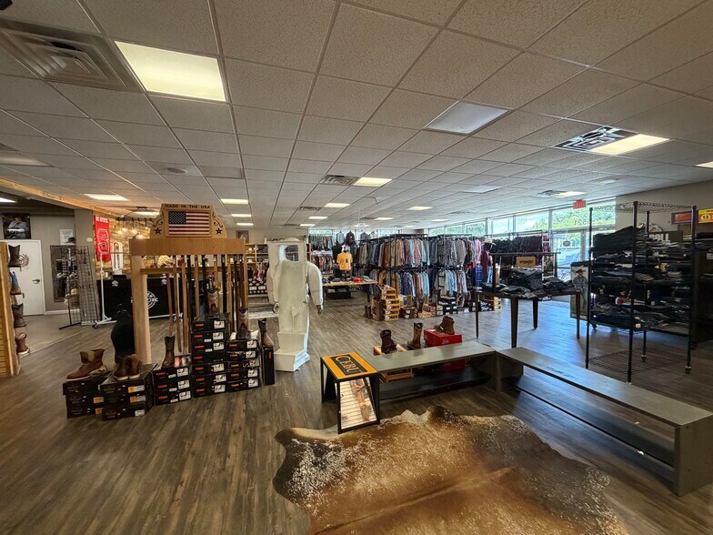More Photos Of 5521 Western Blvd, Raleigh Freestanding For Lease