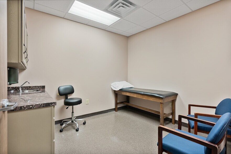 More Photos Of 142 Hampton Ct, Commerce Rehabilitation Center For Sale