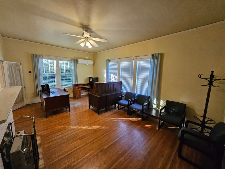 More Photos Of 230 Elliott St, Orangeburg Medical For Lease