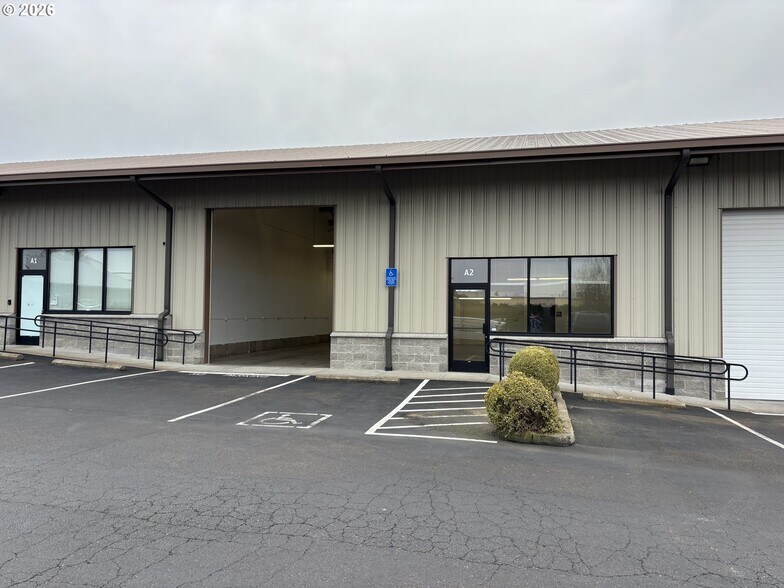 More Photos Of 2401 E Hancock St, Newberg Flex For Lease