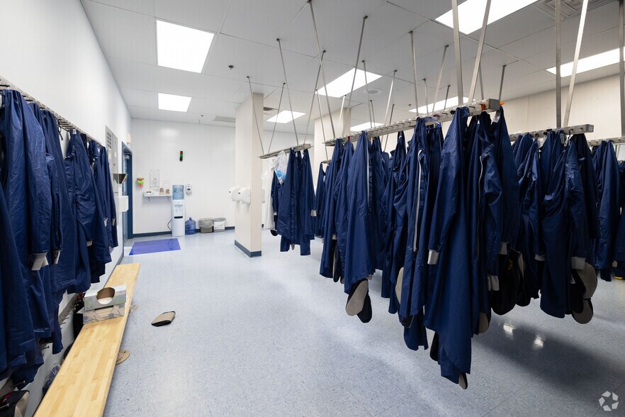 More Photos Of 603 Queensbury Ave, Queensbury Distribution For Sale